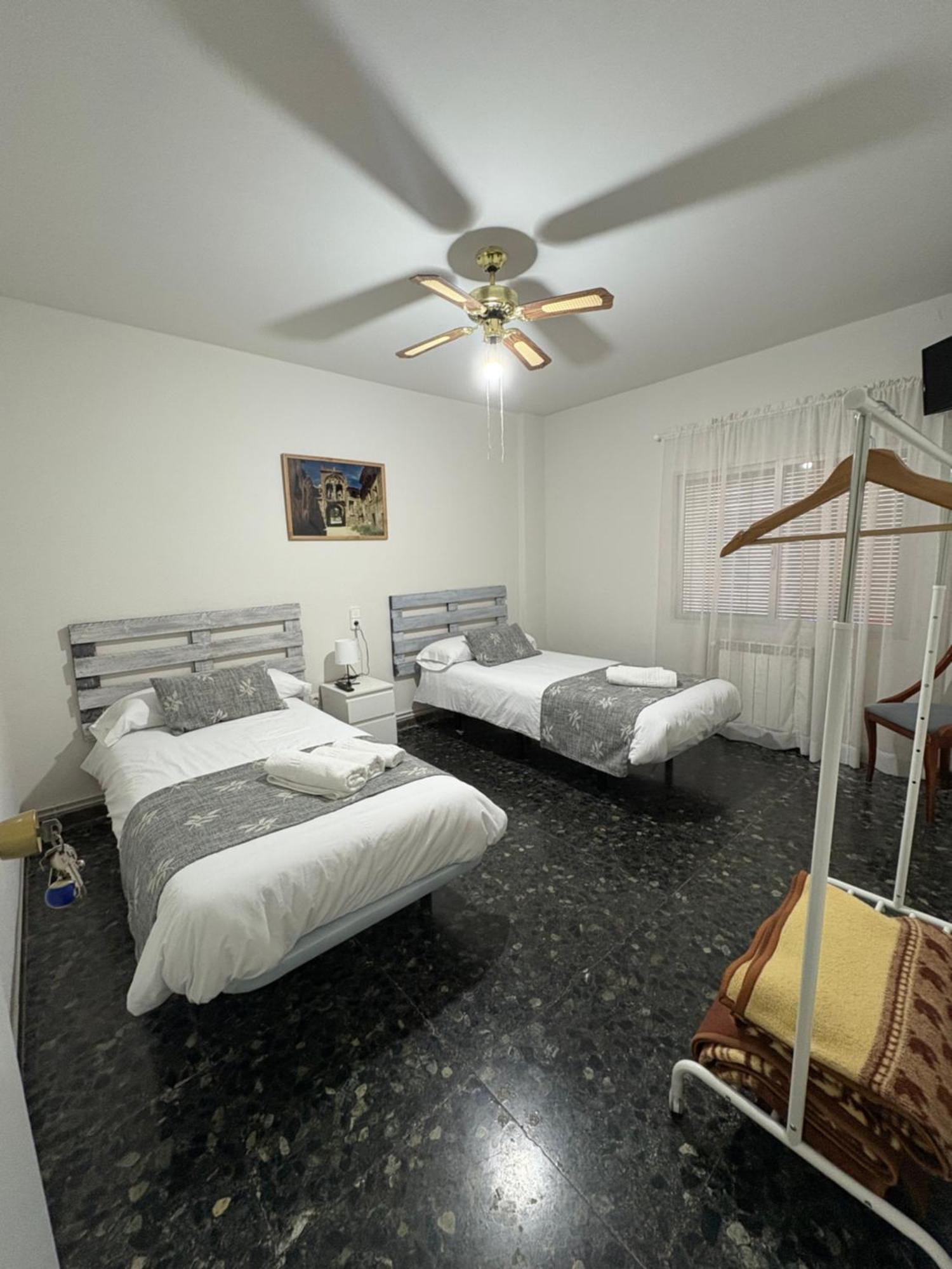Hostal Pueblo Viejo Бельчите Экстерьер фото